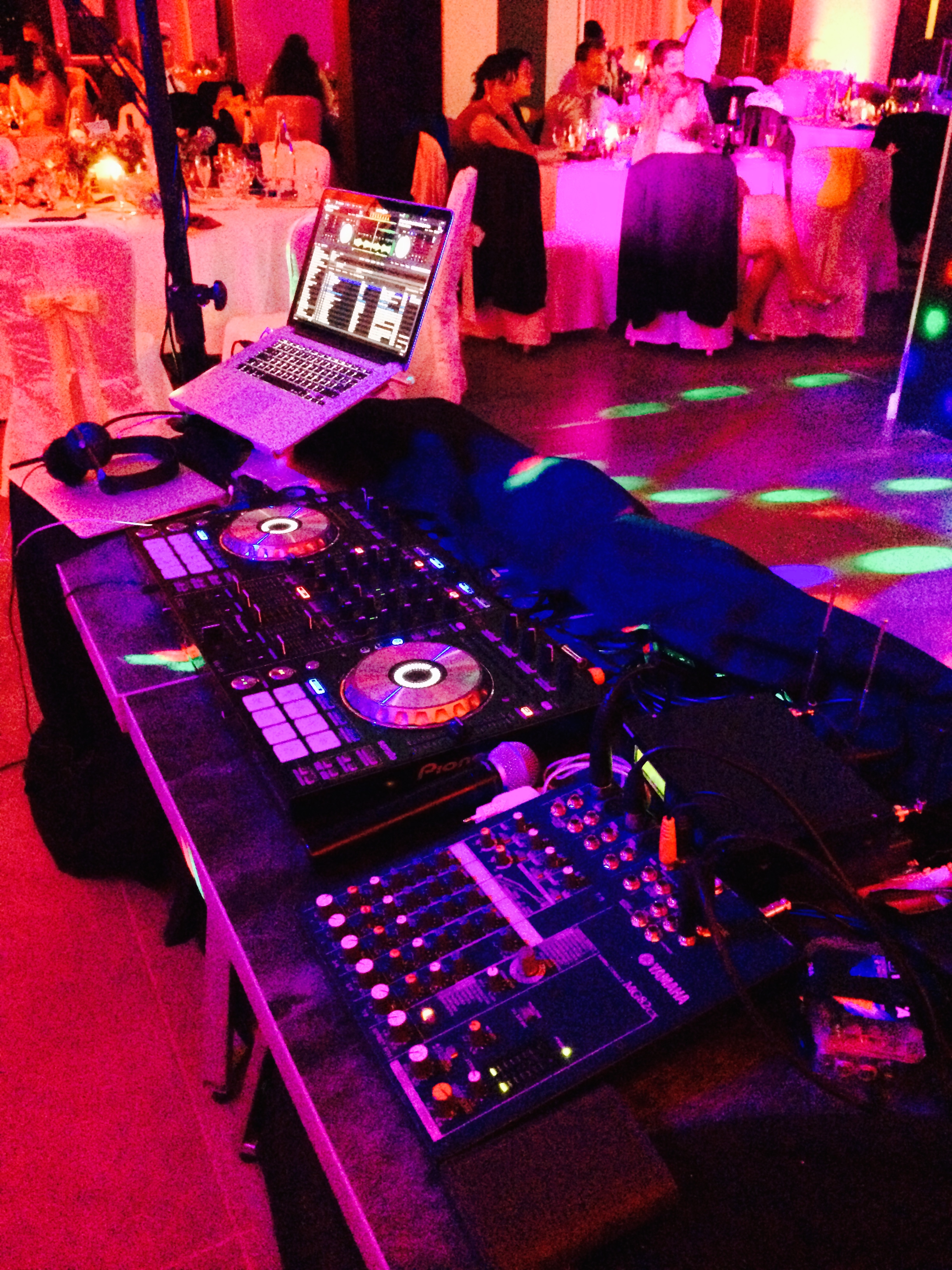 DJ TEAM POUR MARIAGES ANNIVERSAIRES ET SOIREES PRIVEES